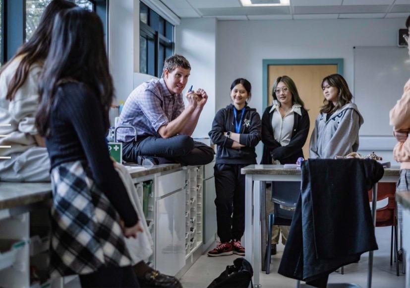 features.items.1.title